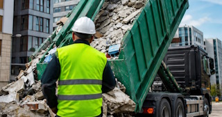 Вывоз строительного мусора в Мысках: услуги лицензированной компании — ПроМусор